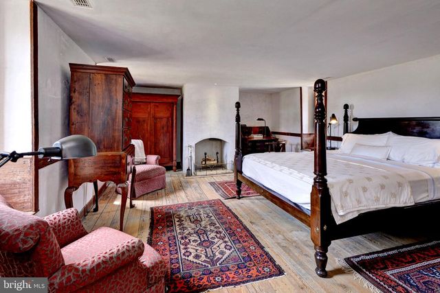 1425 TWIGGS FERRY RD, Hartfield, VA 23071