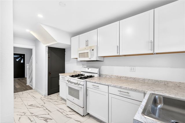 727 Vermont Ave, Glassport, PA 15045