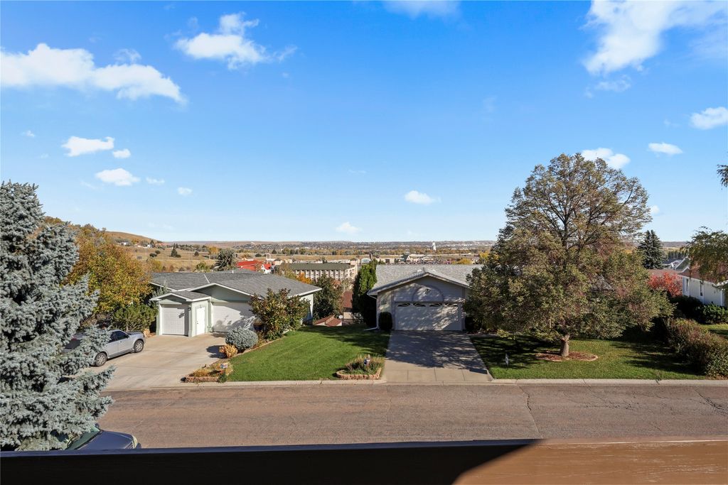 2726 Greenbriar Drive, Great Falls, MT 59404 photo 2