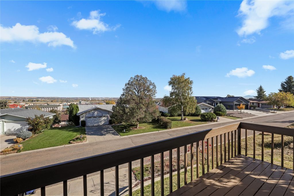 2726 Greenbriar Drive, Great Falls, MT 59404 photo 3
