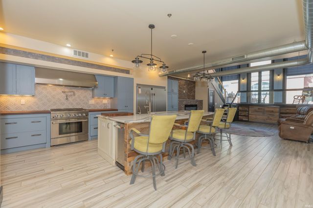 301 Main St Apt D, Evansville, IN 47708