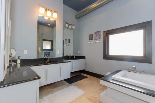 301 Main St Apt D, Evansville, IN 47708