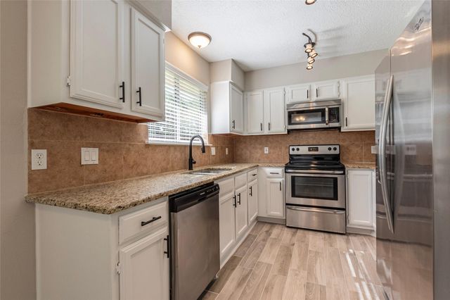 1304 Piney Woods Drive, Friendswood, TX 77546