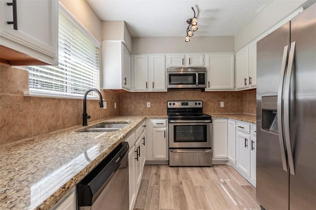 1304 Piney Woods Drive, Friendswood, TX 77546