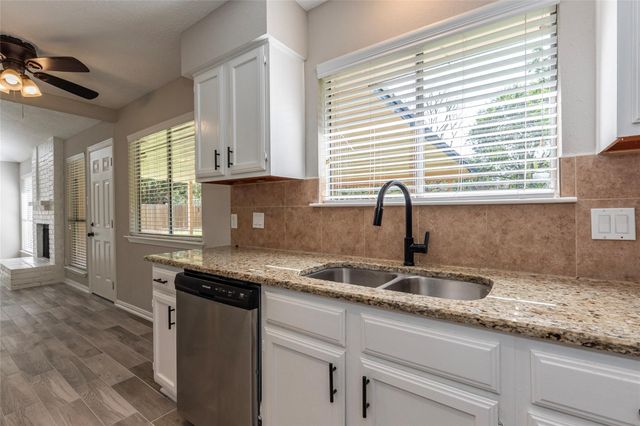 1304 Piney Woods Drive, Friendswood, TX 77546