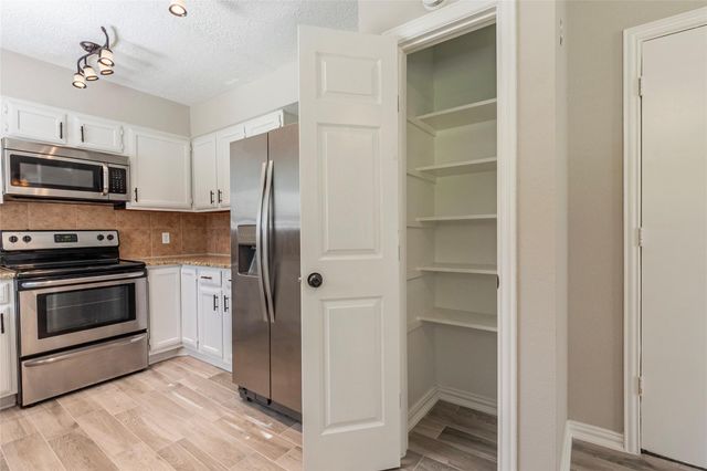 1304 Piney Woods Drive, Friendswood, TX 77546