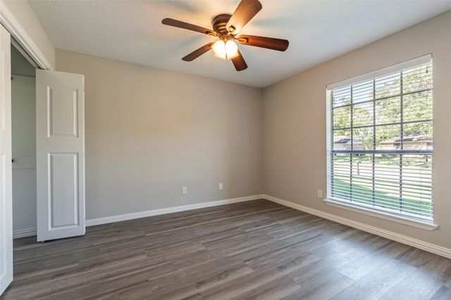 1304 Piney Woods Drive, Friendswood, TX 77546