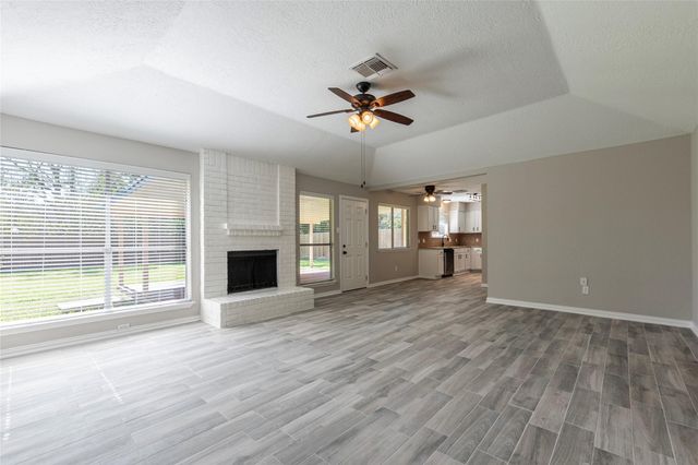 1304 Piney Woods Drive, Friendswood, TX 77546