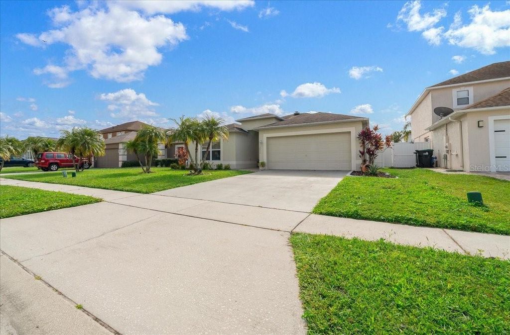 Image 2 of property listing at 11316 CAMUS LANE, Orlando, FL 32824