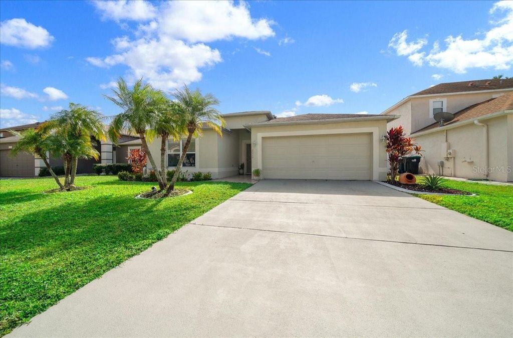 Image 4 of property listing at 11316 CAMUS LANE, Orlando, FL 32824