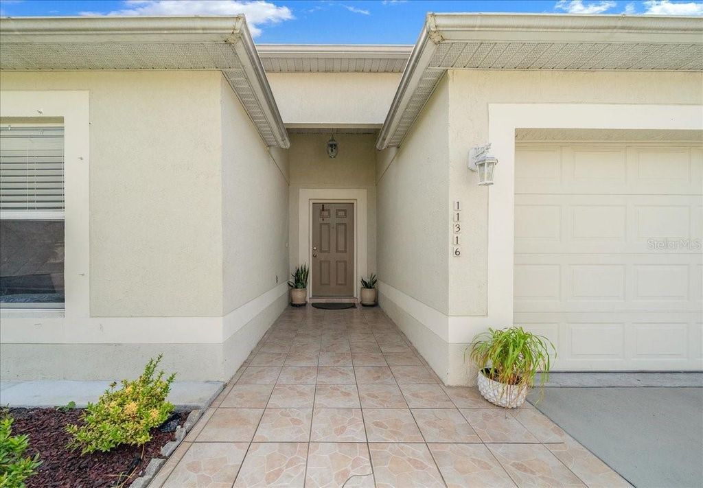 Image 5 of property listing at 11316 CAMUS LANE, Orlando, FL 32824