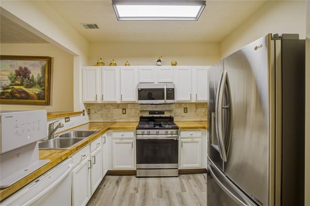 2706 Heathrow Drive, Lawrenceville, GA 30043