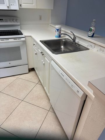 2802 Sarento Place 202, Palm Beach Gardens, FL 33410