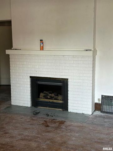 1611 7TH Street, Moline, IL 61264