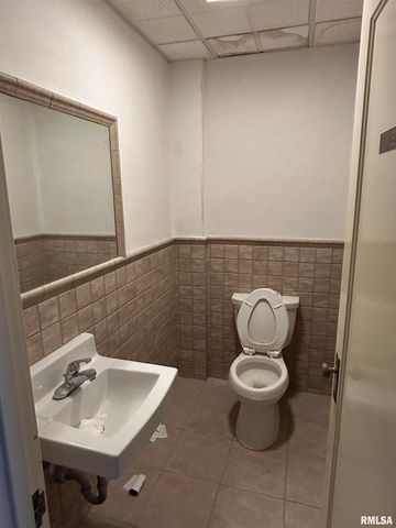 1611 7TH Street, Moline, IL 61264