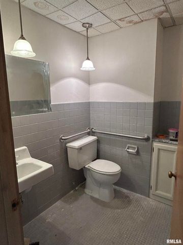 1611 7TH Street, Moline, IL 61264