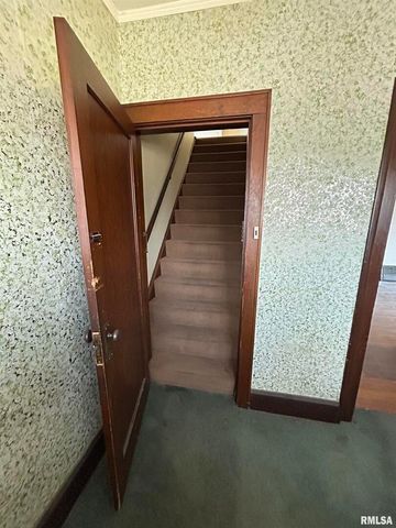 1611 7TH Street, Moline, IL 61264