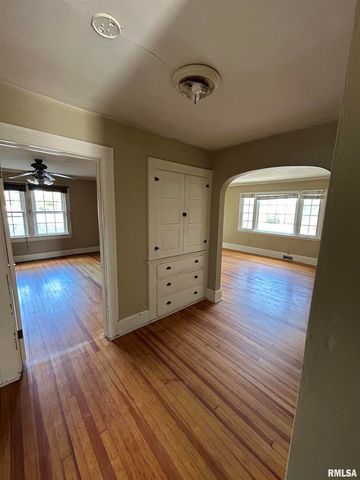 1611 7TH Street, Moline, IL 61264