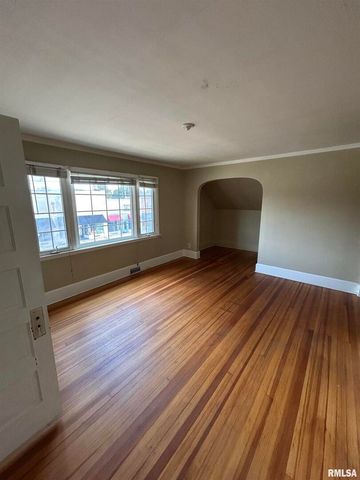 1611 7TH Street, Moline, IL 61264