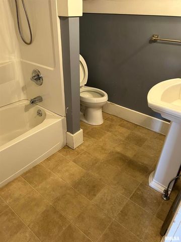 1611 7TH Street, Moline, IL 61264