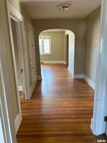 1611 7TH Street, Moline, IL 61264