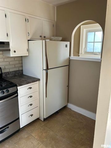 1611 7TH Street, Moline, IL 61264