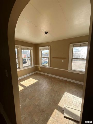 1611 7TH Street, Moline, IL 61264