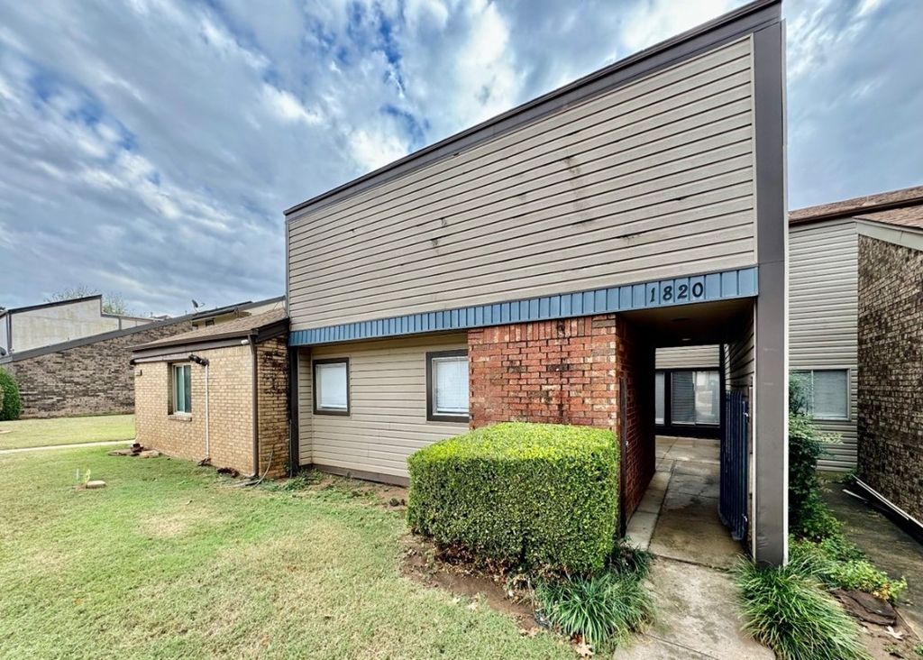 1820 Three Stars Road, Edmond, OK 73034