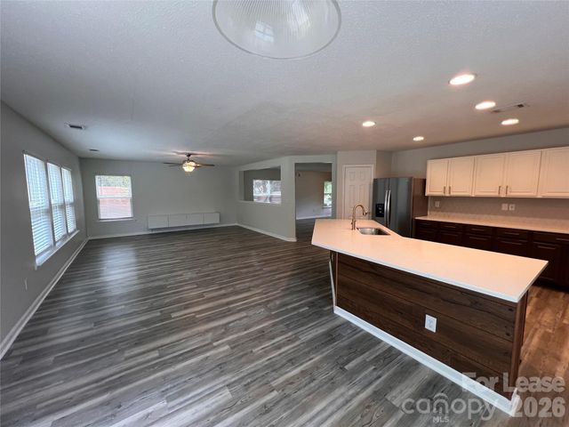 2304 Harwood Hills Lane, Charlotte, NC 28214