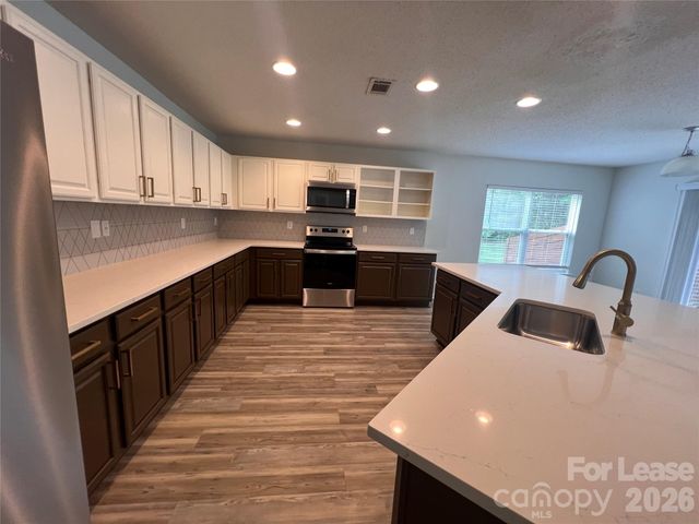 2304 Harwood Hills Lane, Charlotte, NC 28214