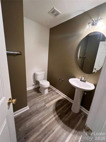 2304 Harwood Hills Lane, Charlotte, NC 28214