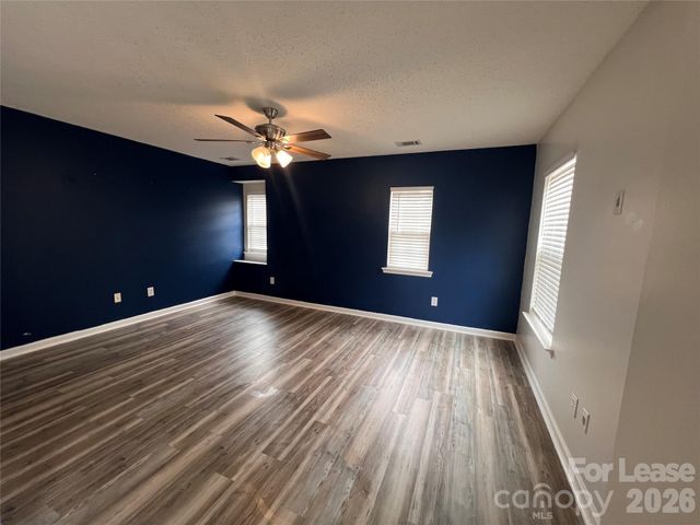2304 Harwood Hills Lane, Charlotte, NC 28214
