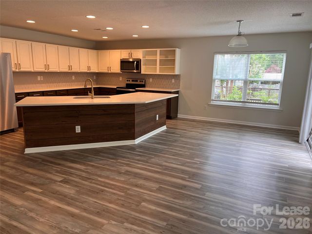 2304 Harwood Hills Lane, Charlotte, NC 28214