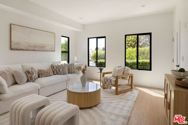 1294 S Citrus Avenue, Los Angeles, CA 90019