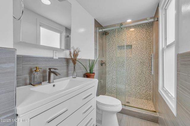 323 Roosevelt Avenue, Oakhurst, NJ 07755