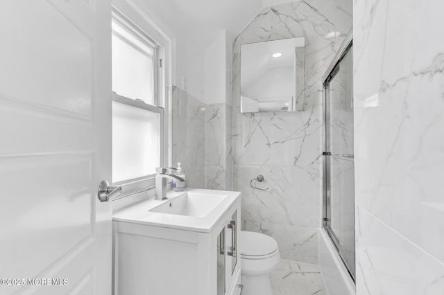 323 Roosevelt Avenue, Oakhurst, NJ 07755