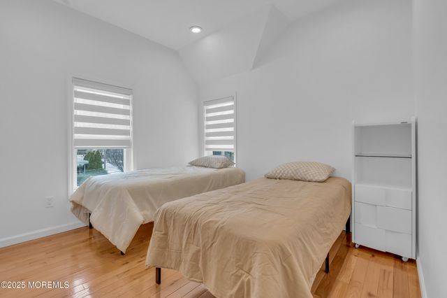 323 Roosevelt Avenue, Oakhurst, NJ 07755