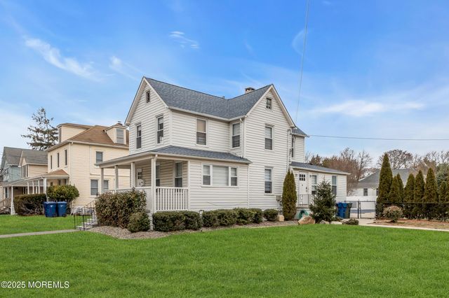 323 Roosevelt Avenue, Oakhurst, NJ 07755