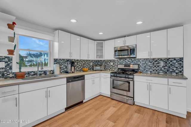 323 Roosevelt Avenue, Oakhurst, NJ 07755