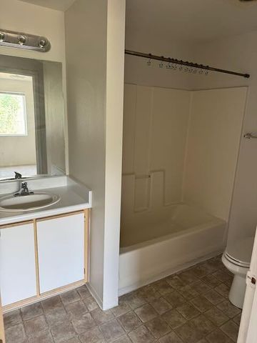 10 Dion Court, Shady Cove, OR 97539