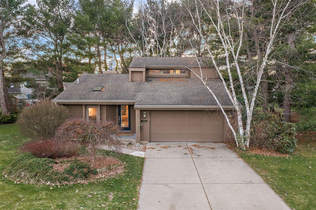 7524 Turnberry Court, Portage, MI 49024