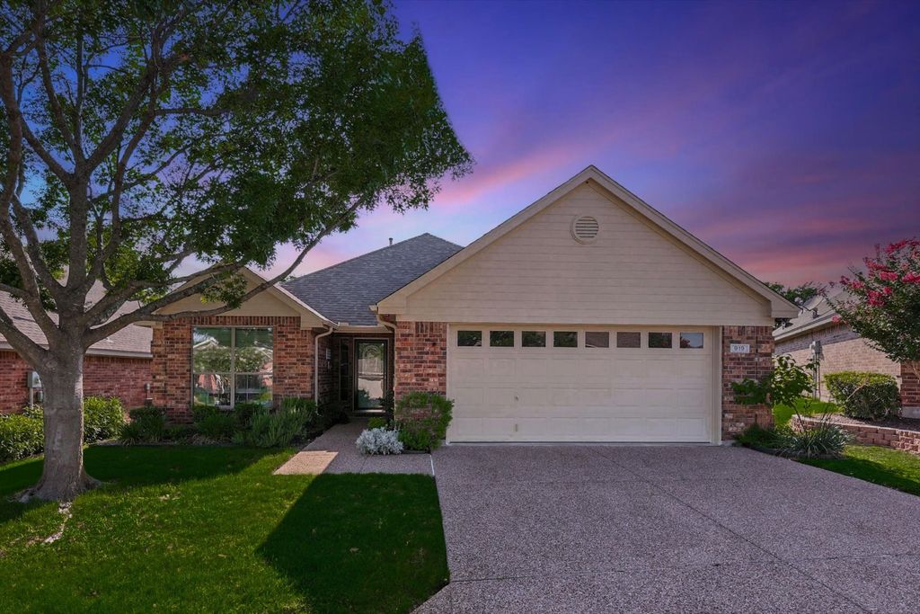 919 Cresthaven Drive 4, Cedar Hill, TX 75104