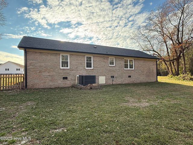 109 Tarheel Drive, Mount Olive, NC 28365