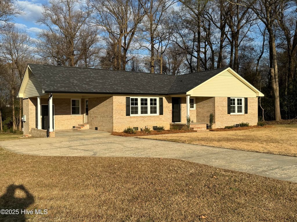 109 Tarheel Drive, Mount Olive, NC 28365