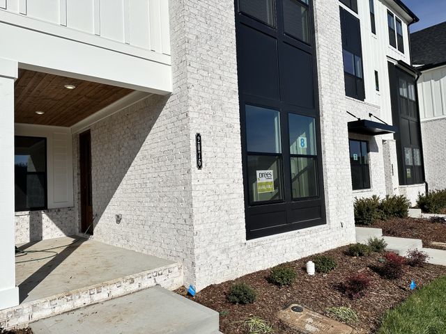 2076 Conductor Ln, Thompsons Station, TN 37179