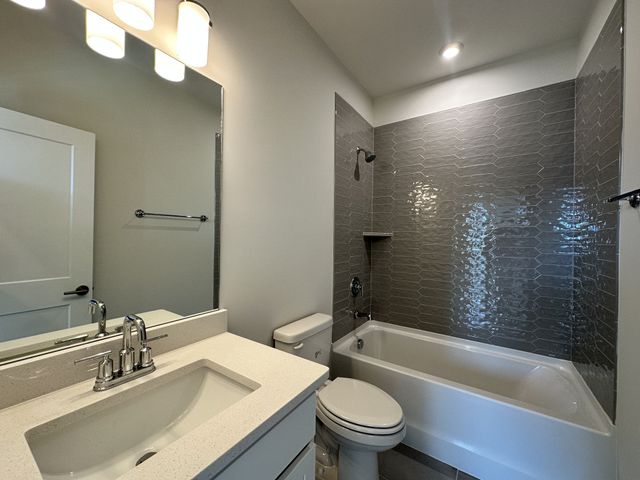 2076 Conductor Ln, Thompsons Station, TN 37179