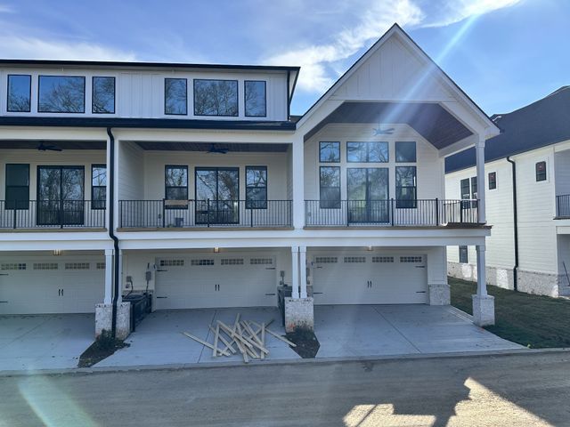 2076 Conductor Ln, Thompsons Station, TN 37179