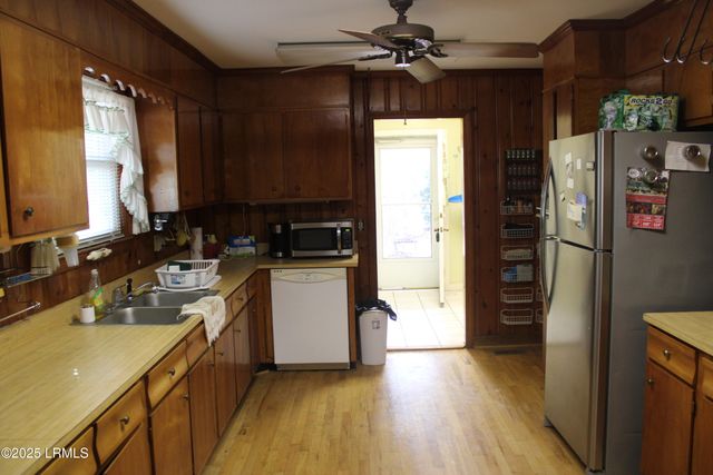 301 W Pulaski Drive, Hampton, SC 29924