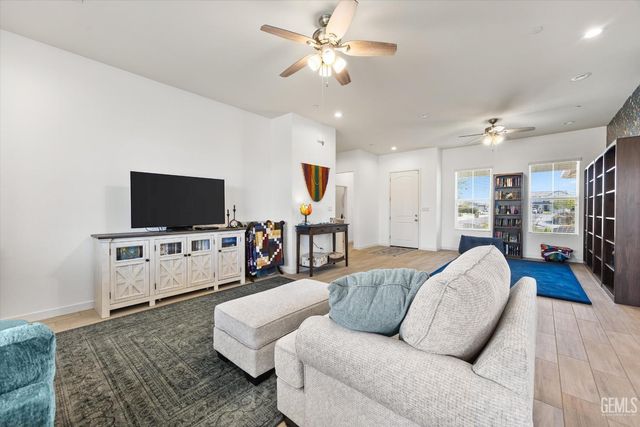 15602 Waterford Street, Bakersfield, CA 93314