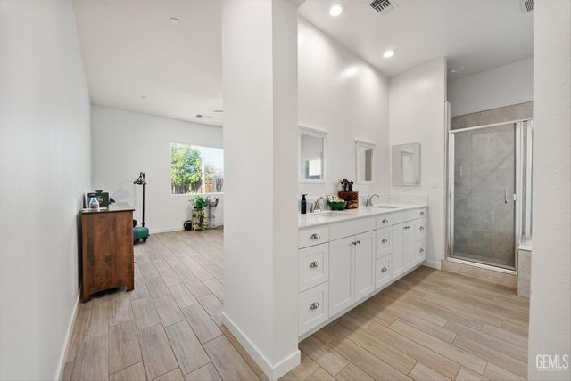 15602 Waterford Street, Bakersfield, CA 93314